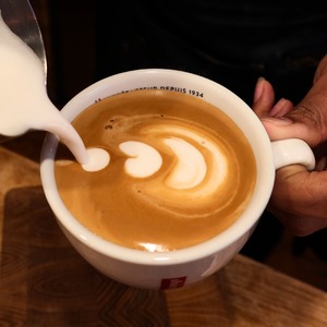 ❤️ ☕Cosy Tacos c'est de l'amour dans chaque préparation... jusqu'à votre cappuccino préféré ! 🥰

#coffee #cappuccino #coffeetime #avecamour #barista #art #morningcoffee #bordeauxcafe
