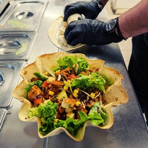 Pour 2022 tu veux manger mieux ? 
Ton Cosy Tacos c'est aussi de délicieuses salades & wraps ! 
Des tacos avec un mix de crudités ou des légumes grillés !
Enfin un Tacos ou tu peux manger sainement 🌾🥗

#fastfood #food #healthyfood #homemade #foodie #instafood #delivery #foodlover #delicious #foodphotography #foodstagram #streetfood #tasty #instagood #healthy #miam