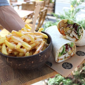 C'est vendredi, on se fait plaisir !! 👉
Une frite cheddar pour accompagner mon Wrap ! 😜

#fastfood #streetfood #cosyhome #instafood #bordeauxfood #restaurant #homemade #cheddar #fries🍟 #wraps #comidarápida  #foodies #foodgasm #friday #weekend