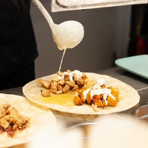 Tu savais qu’au Cosy tu mets plus de temps à choisir qu’à être servi?
.
#saucefromagere#protéines#tacos#streetfood#fastfood#cosytacos